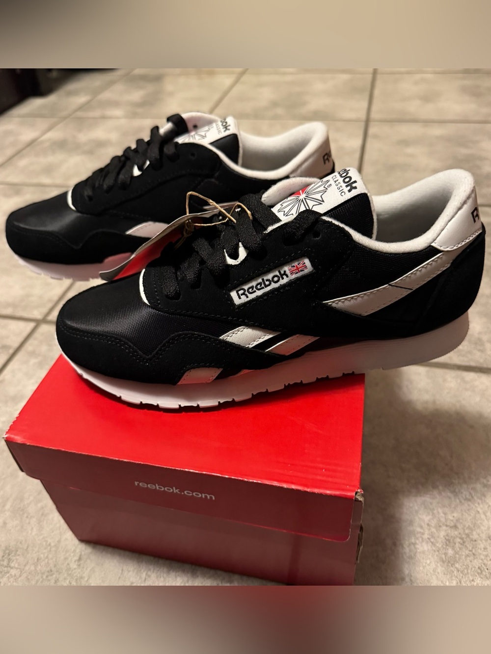 REEBOK WOMEN'S CLASSIC NYLON BLACK/WHITE RUNNING SNEAKERS Size 6